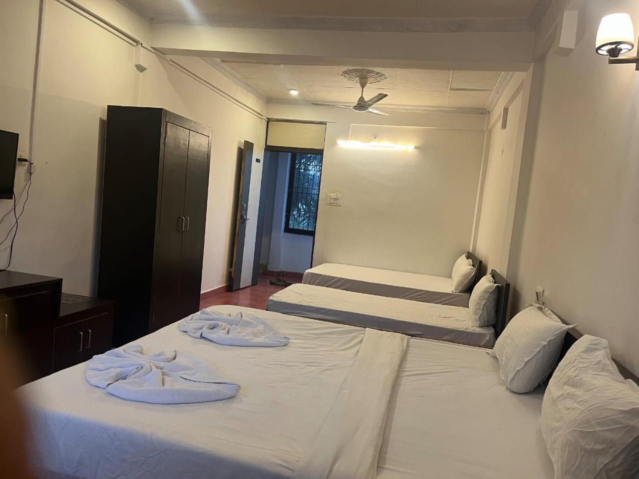 Hotel Pleasure Inn Near Turtle Beach Morjim Manage By Ld Group Of Hospitality Buitenkant foto