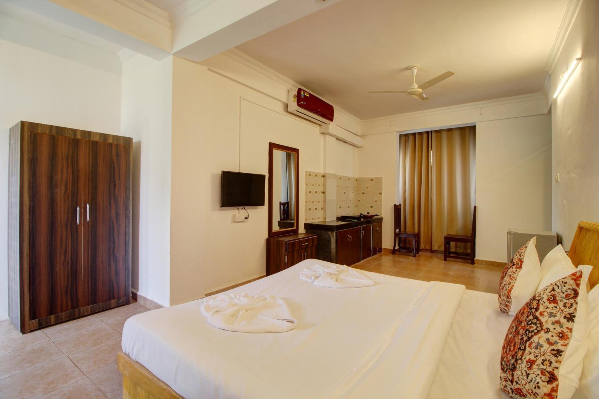 Hotel Pleasure Inn Near Turtle Beach Morjim Manage By Ld Group Of Hospitality Buitenkant foto