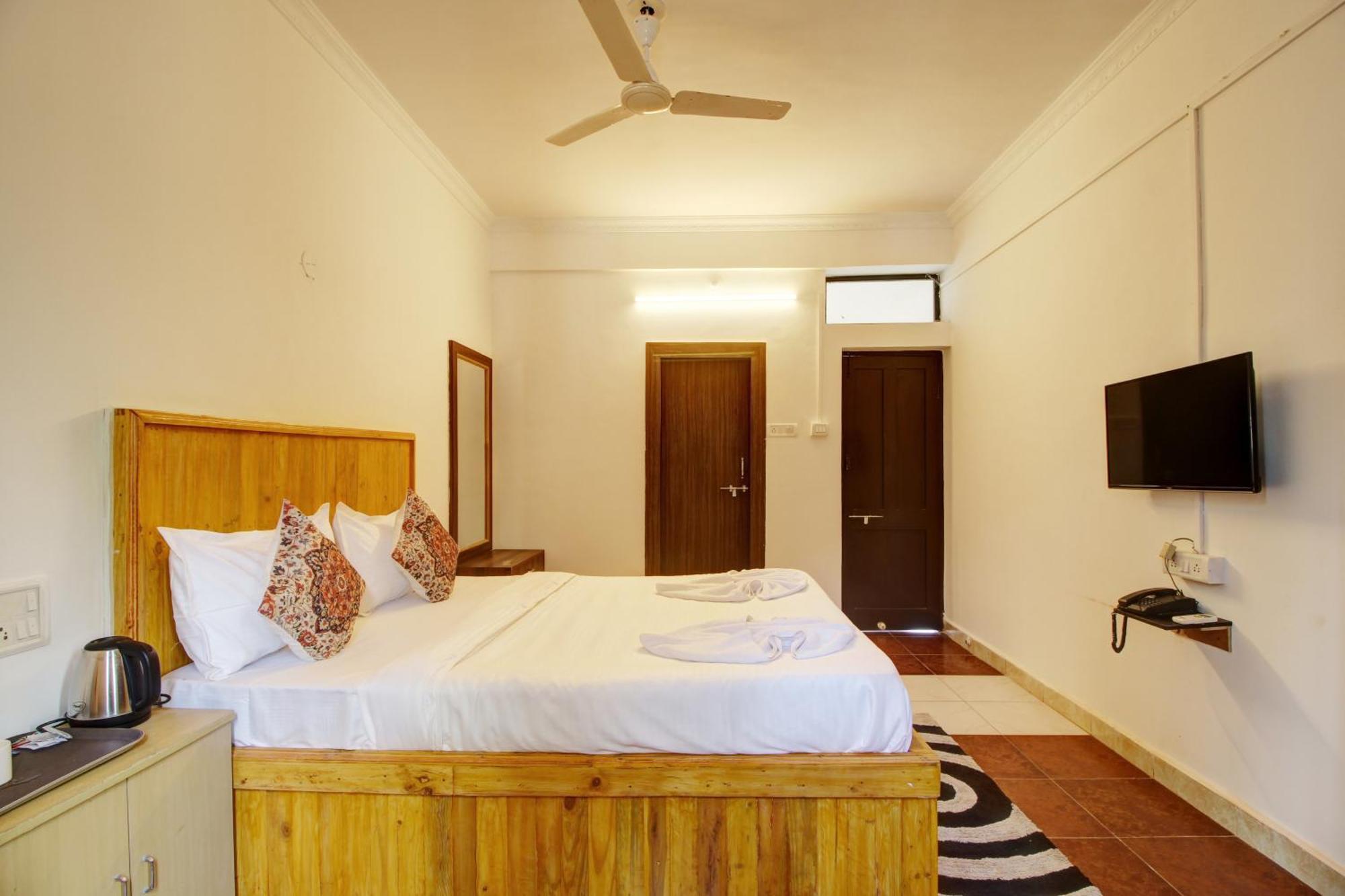Hotel Pleasure Inn Near Turtle Beach Morjim Manage By Ld Group Of Hospitality Buitenkant foto