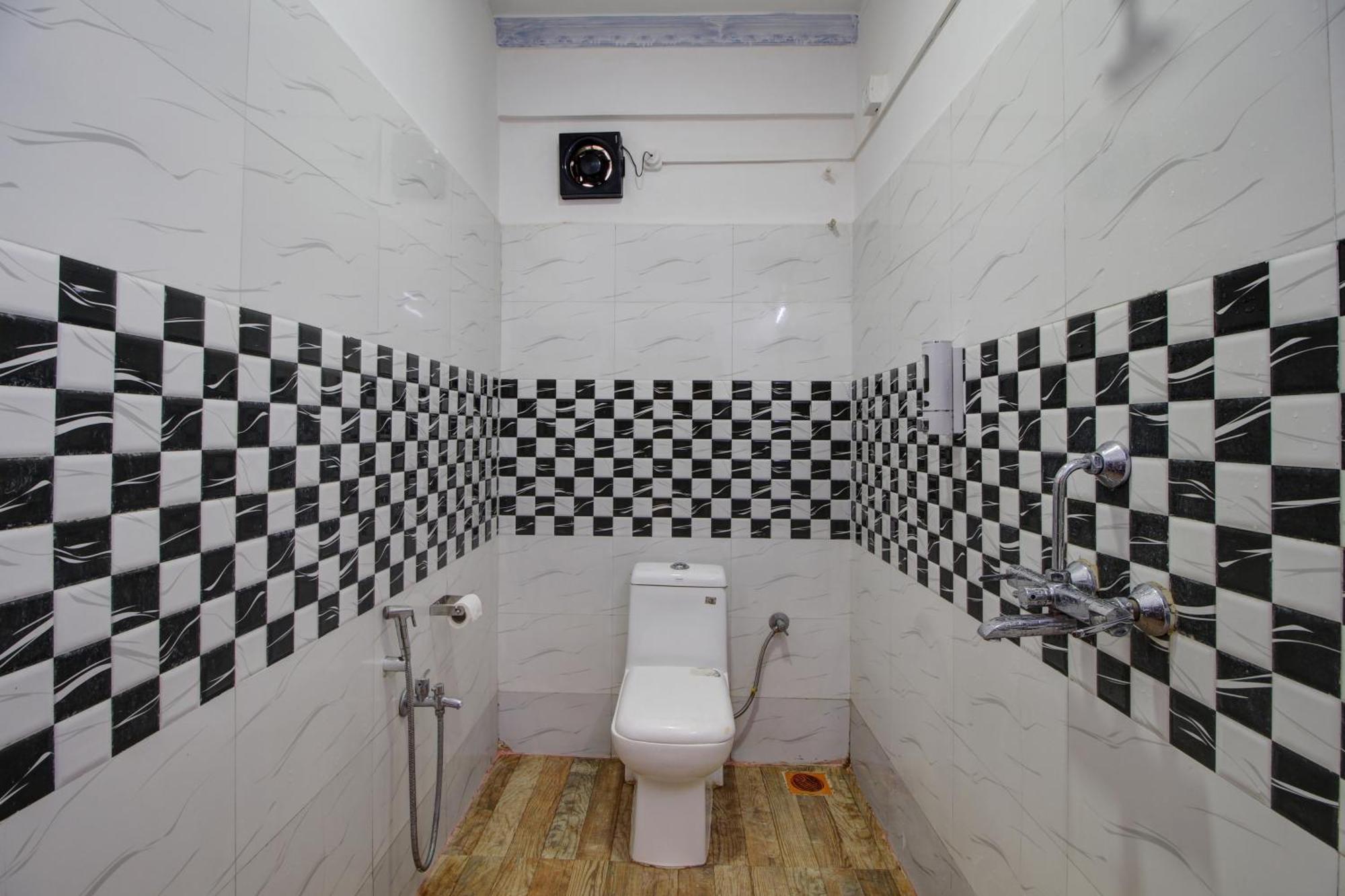 Hotel Pleasure Inn Near Turtle Beach Morjim Manage By Ld Group Of Hospitality Buitenkant foto